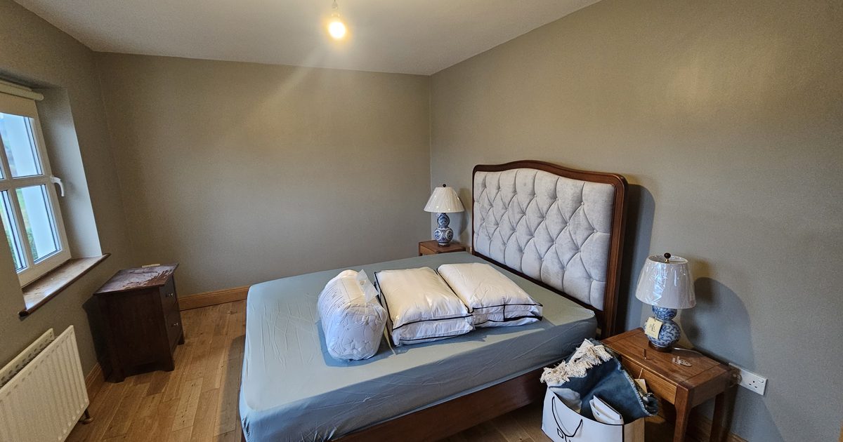 Different paint finishes on interior walls, professional painter Carrickmacross Monaghan